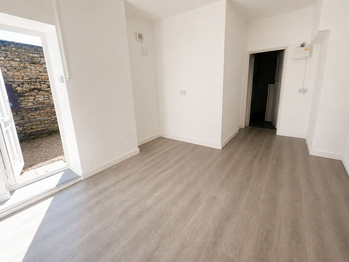 Flat Lower Ashley Road in Bristol