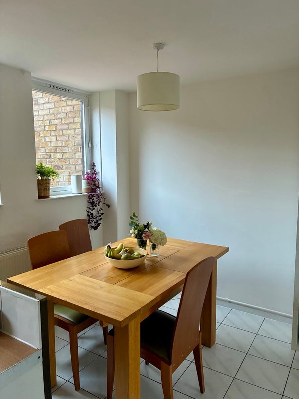 Room Burr Close in Greater London