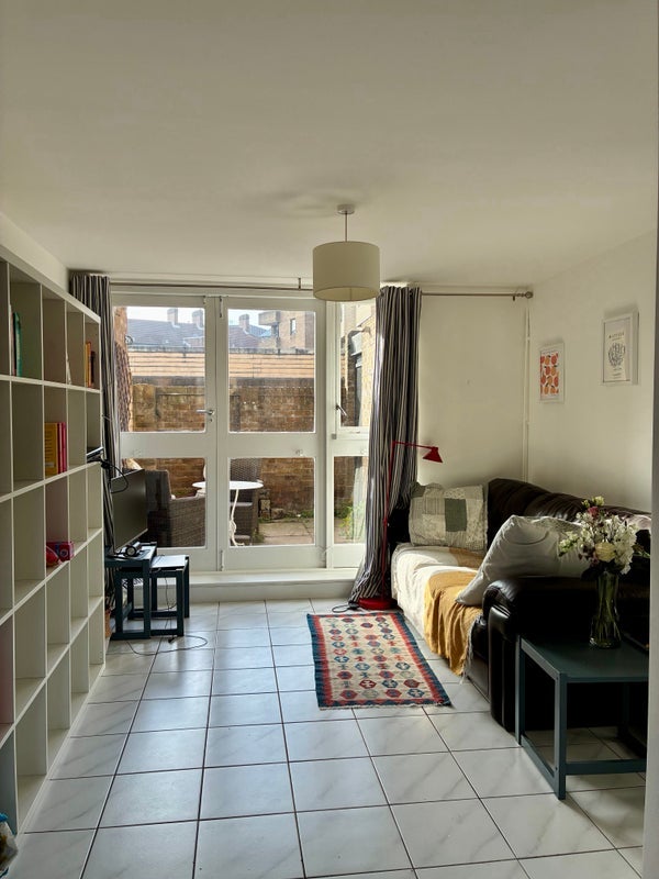Room Burr Close in Greater London
