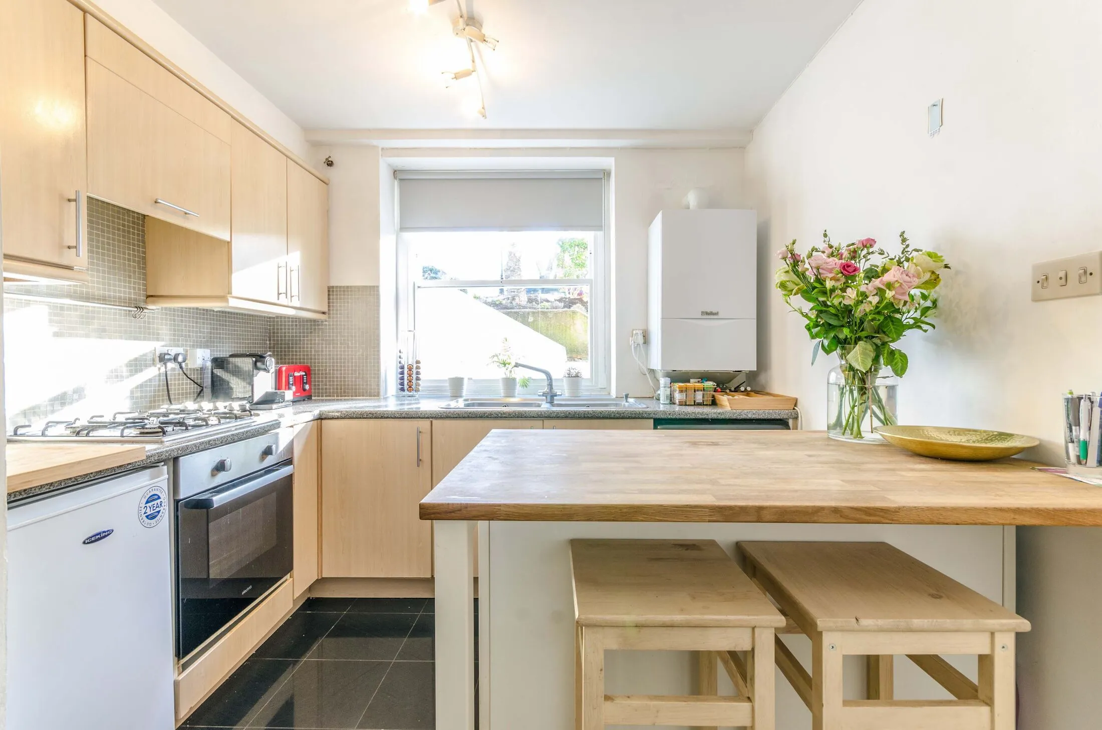 Flat Highbury Crescent in Greater London