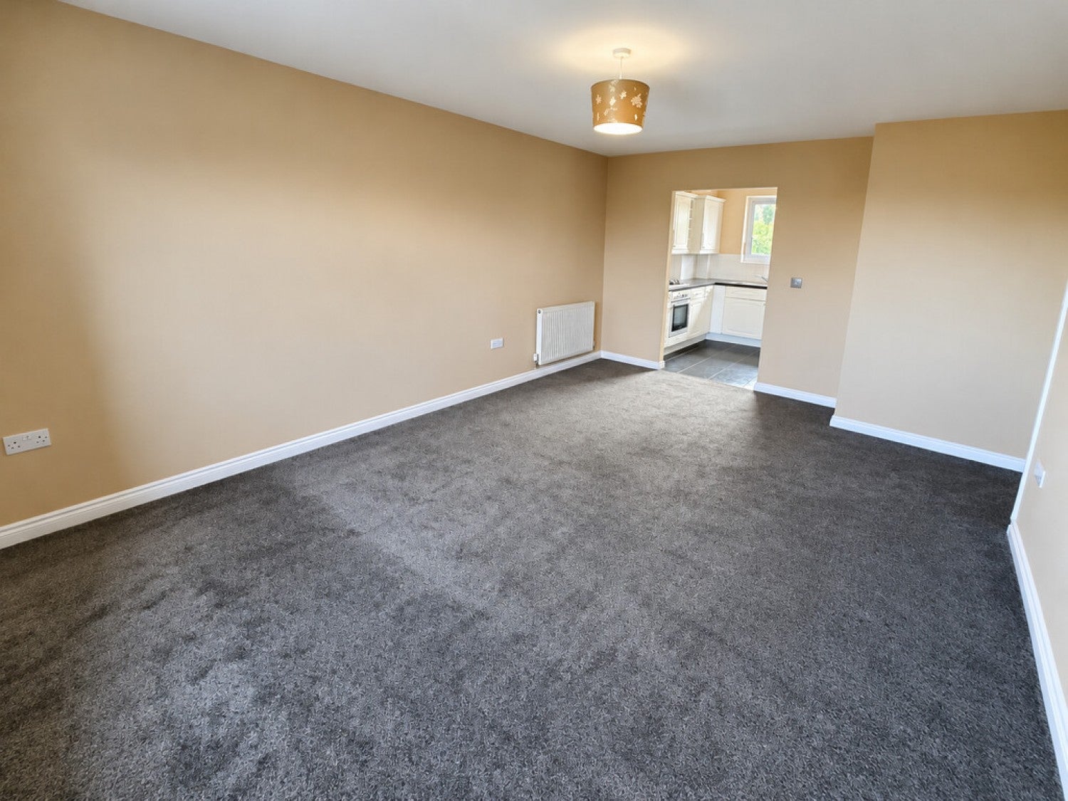 Flat Eddington Crescent in Welwyn Hatfield