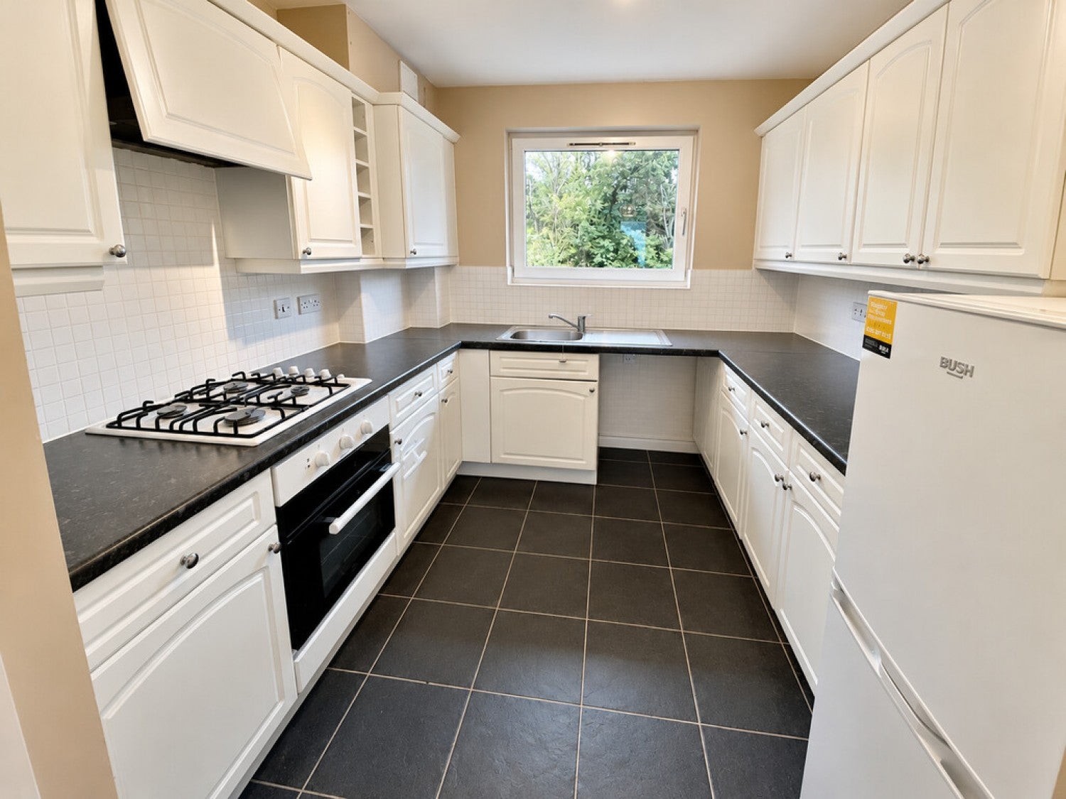Flat Eddington Crescent in Welwyn Hatfield