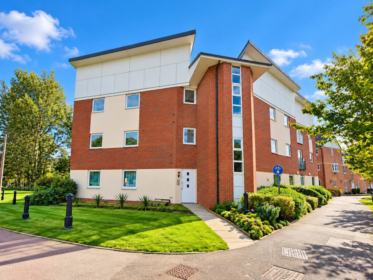 Flat Eddington Crescent in Welwyn Hatfield