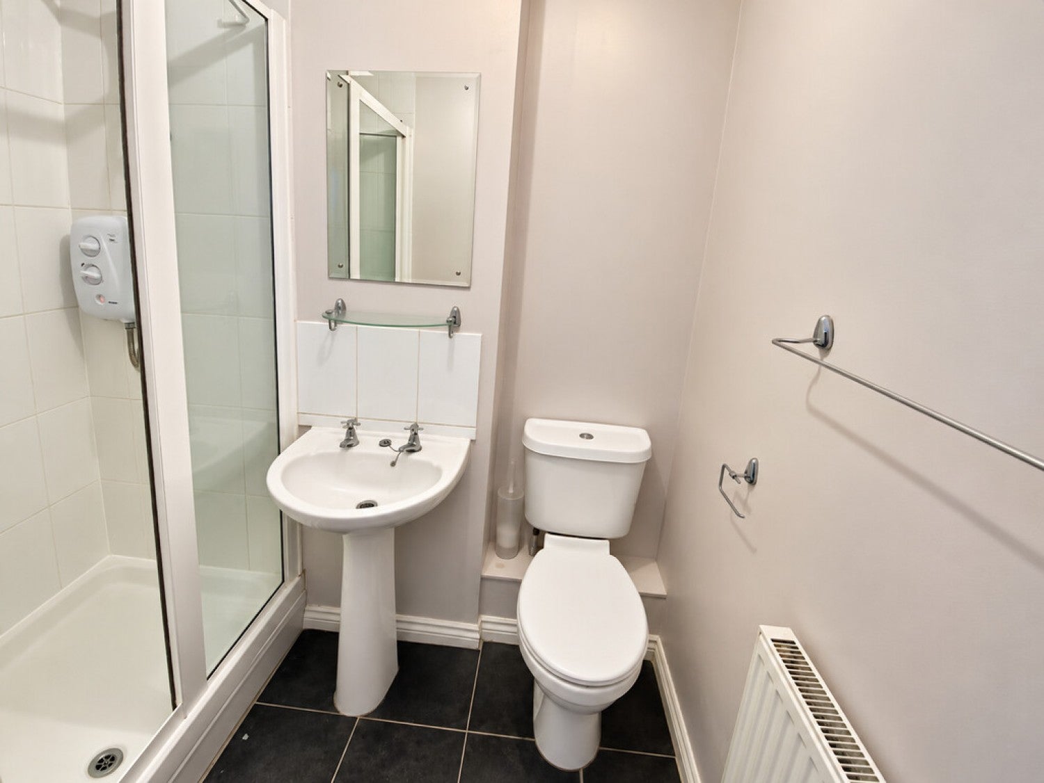 Flat Eddington Crescent in Welwyn Hatfield