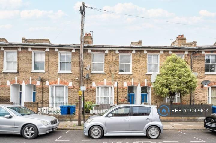 Flat Burchell Road in Greater London