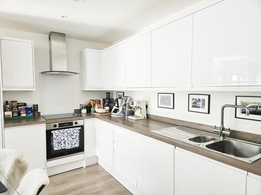 Flat Leacon Road in Ashford