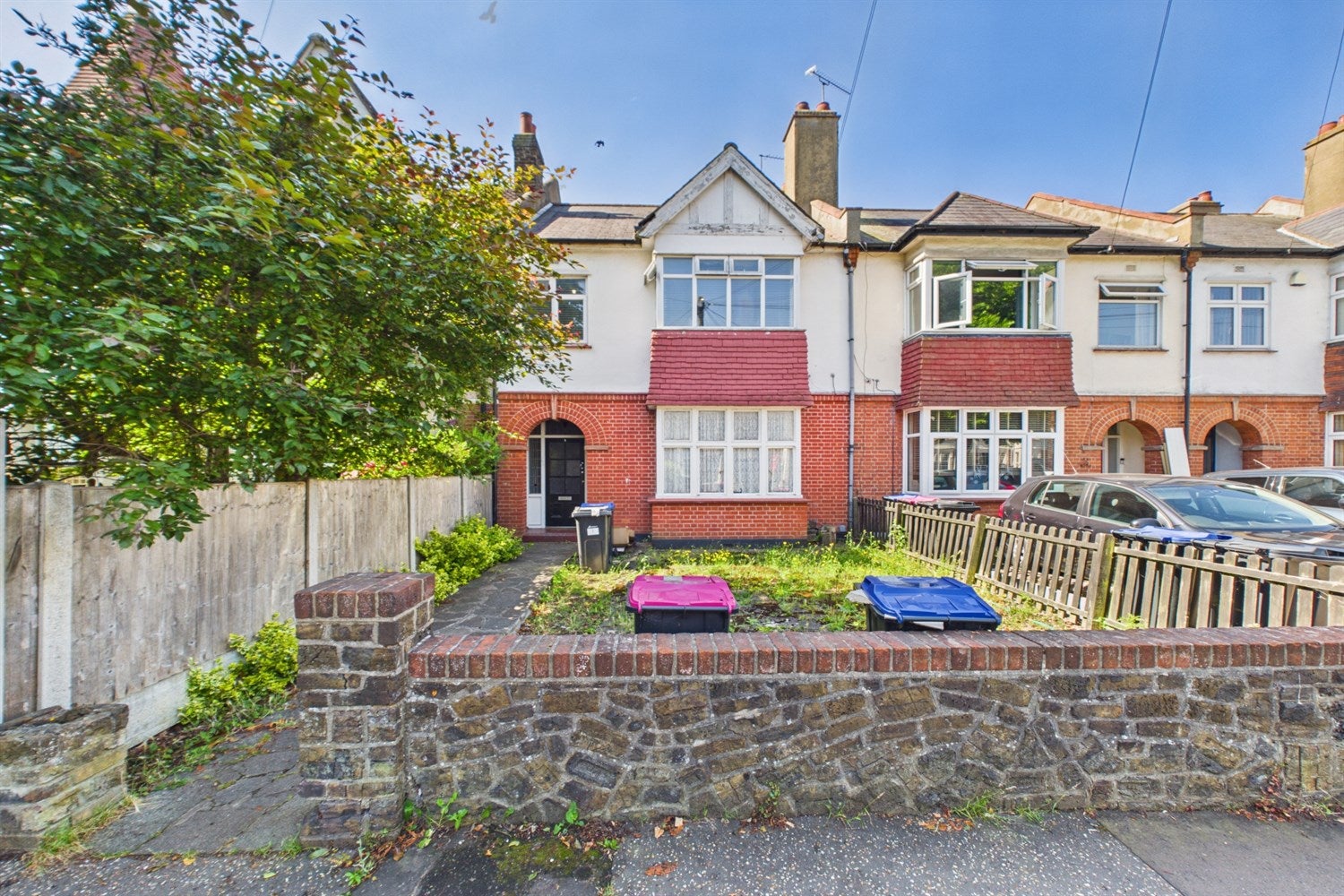 Flat Finchley Road in Southend-on-Sea