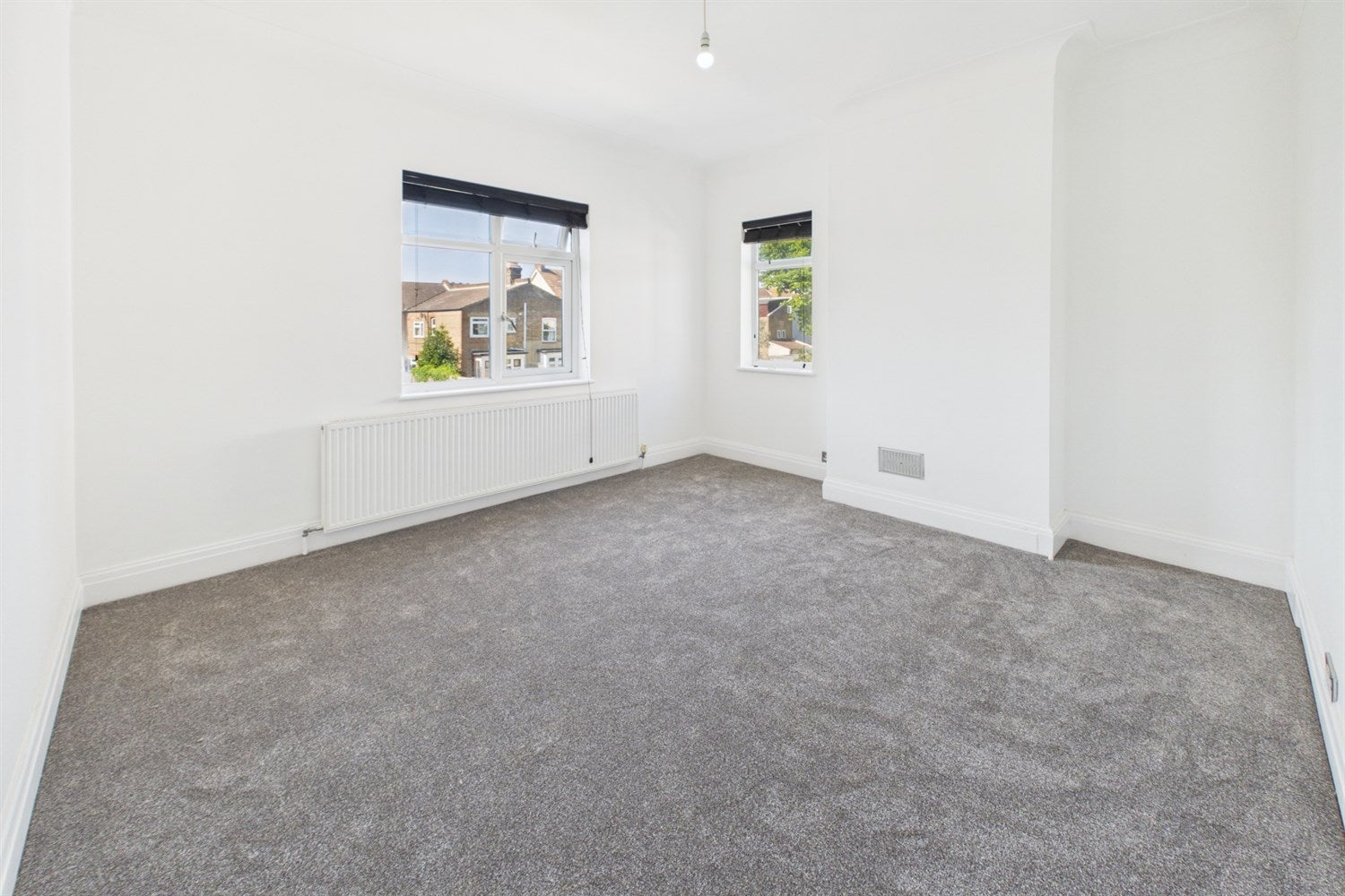 Flat Finchley Road in Southend-on-Sea