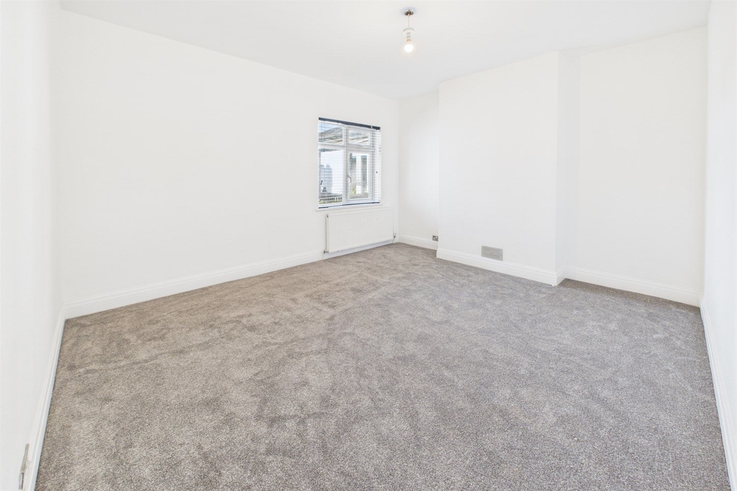 Flat Finchley Road in Southend-on-Sea