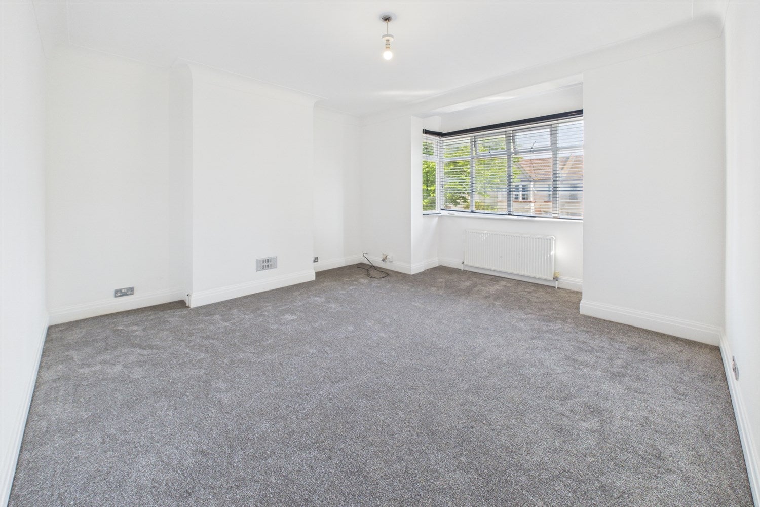 Flat Finchley Road in Southend-on-Sea