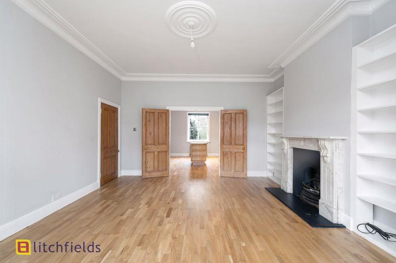 Flat Crouch Hall Road in Greater London