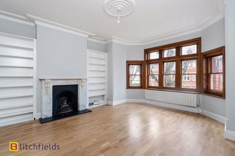 Flat Crouch Hall Road in Greater London