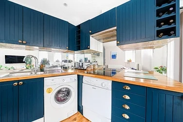 Flat Strath Terrace in Greater London