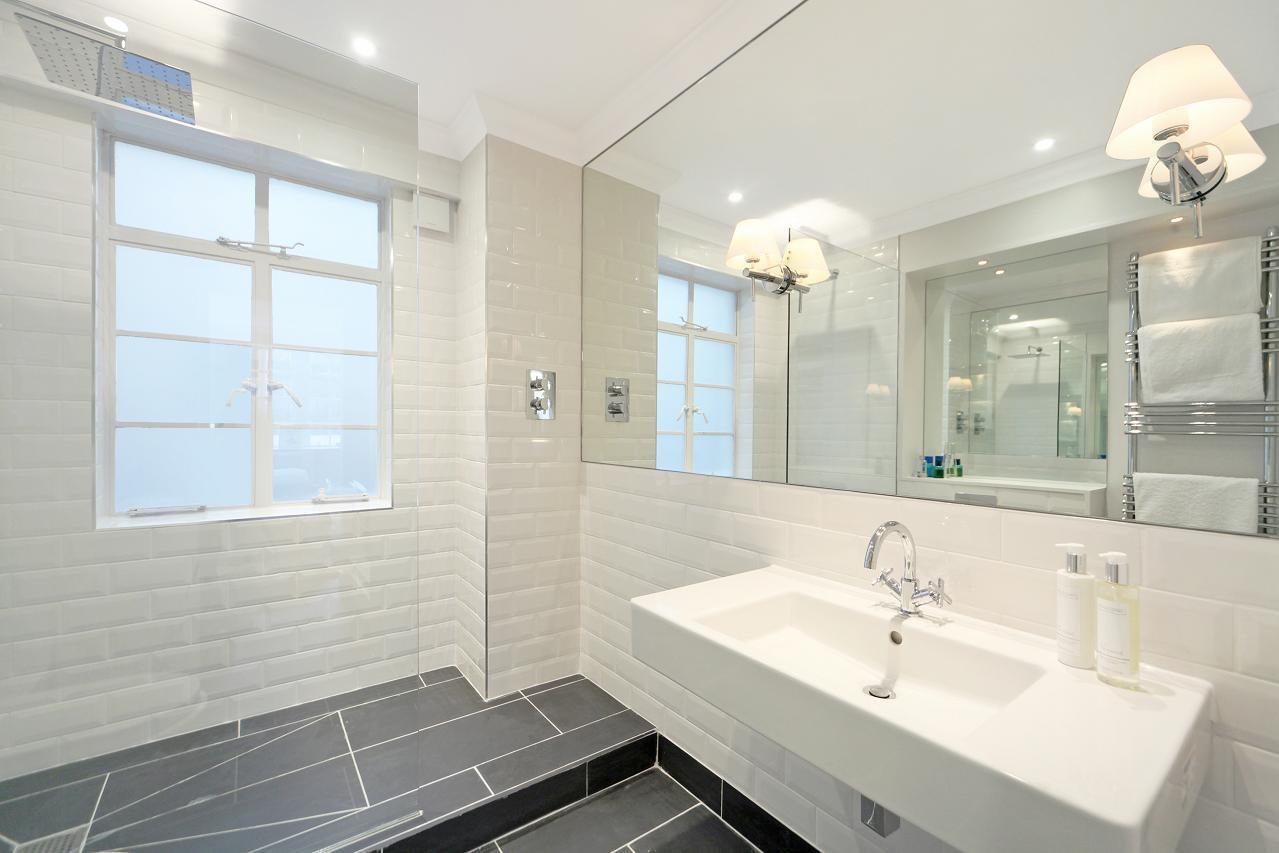 Flat Kensington High Street in Greater London