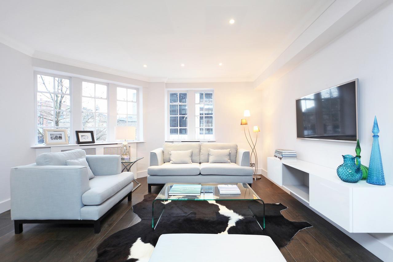 Flat Kensington High Street in Greater London
