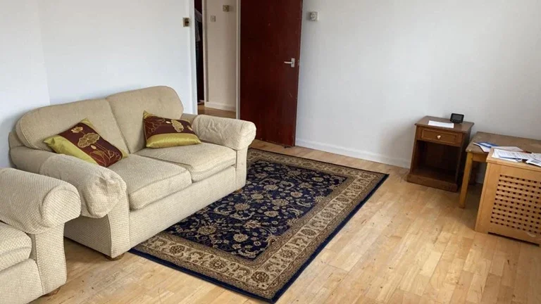 Flat Uxbridge Road in Greater London