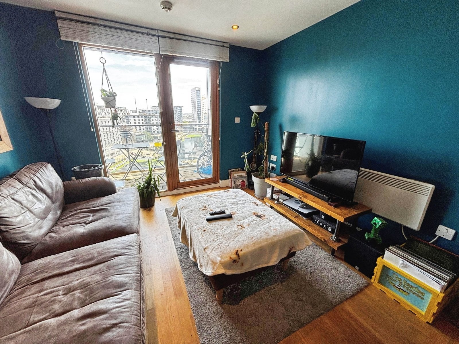 Flat Armouries Way in Leeds