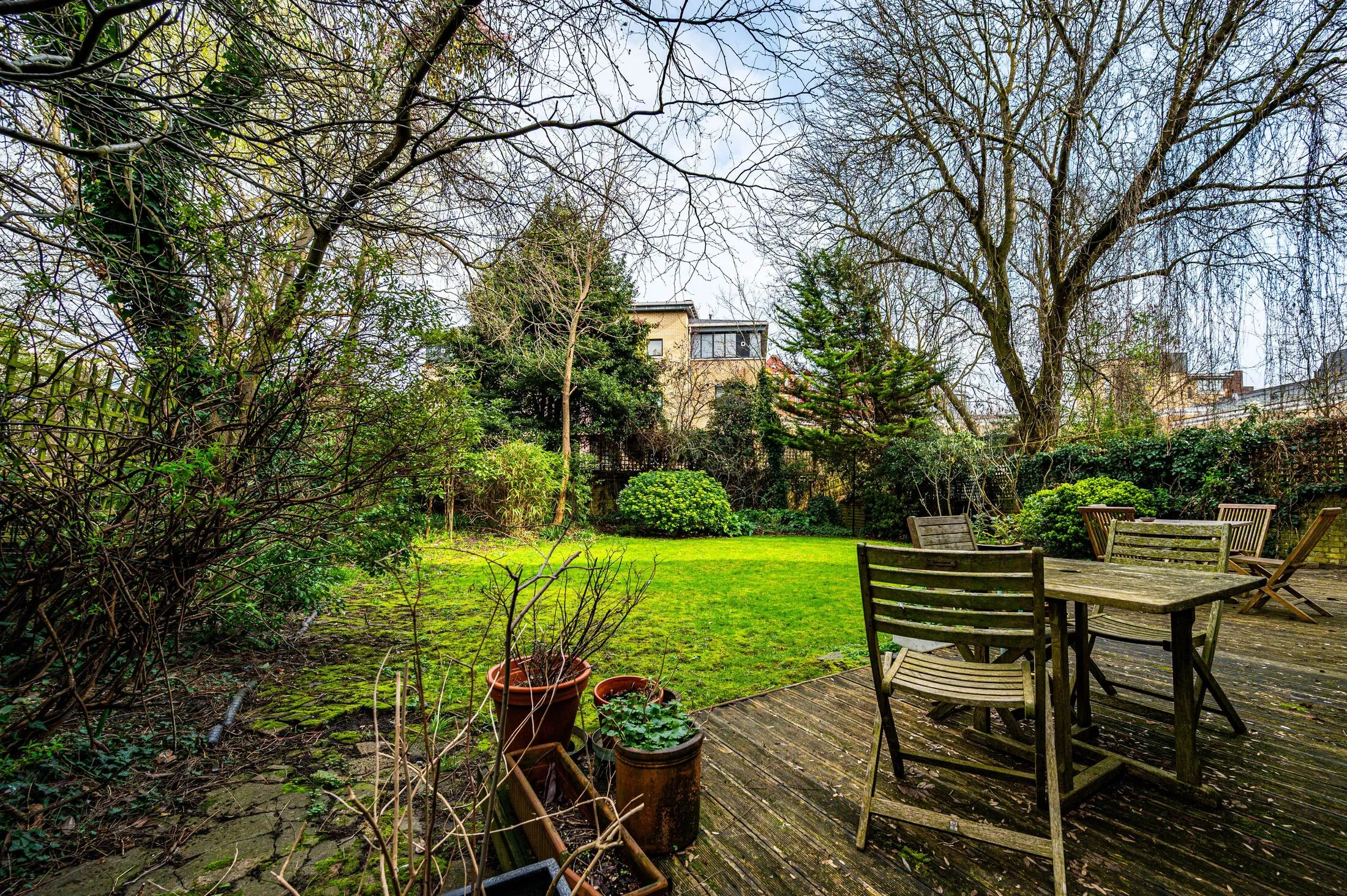 Flat Gloucester Crescent in Greater London
