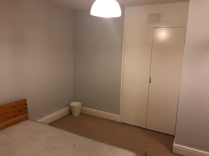 Room Ebbisham Drive in Greater London