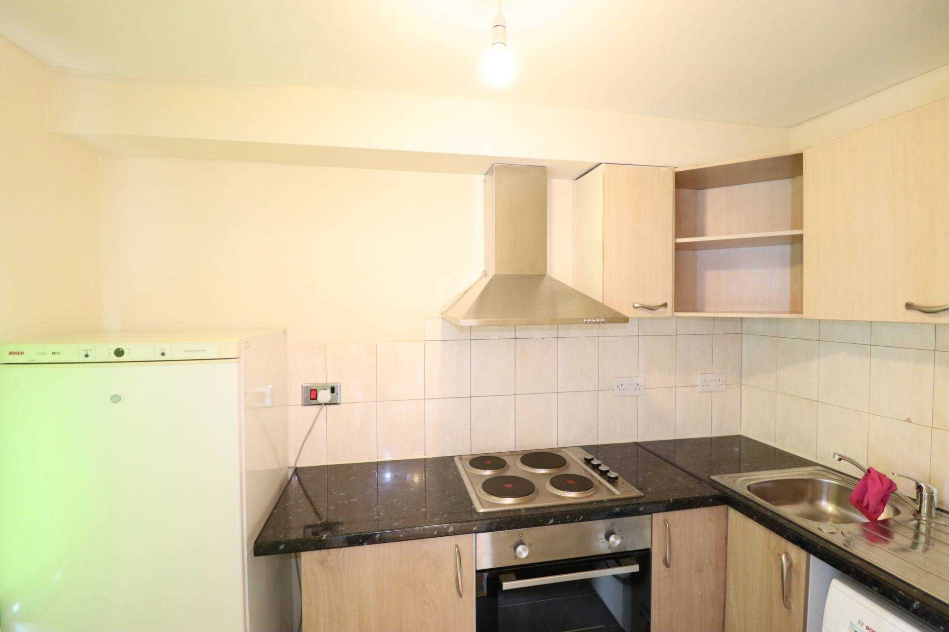 Flat Dashwood Avenue in High Wycombe