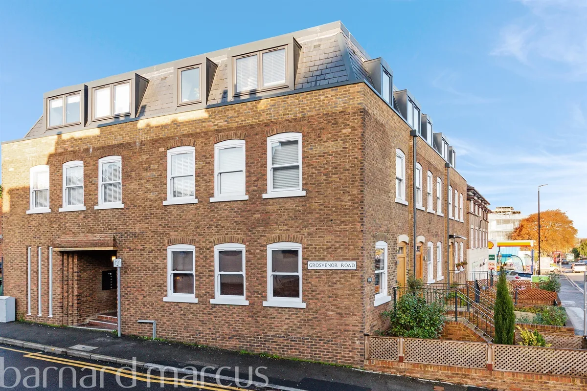 Flat Grosvenor Road in Greater London