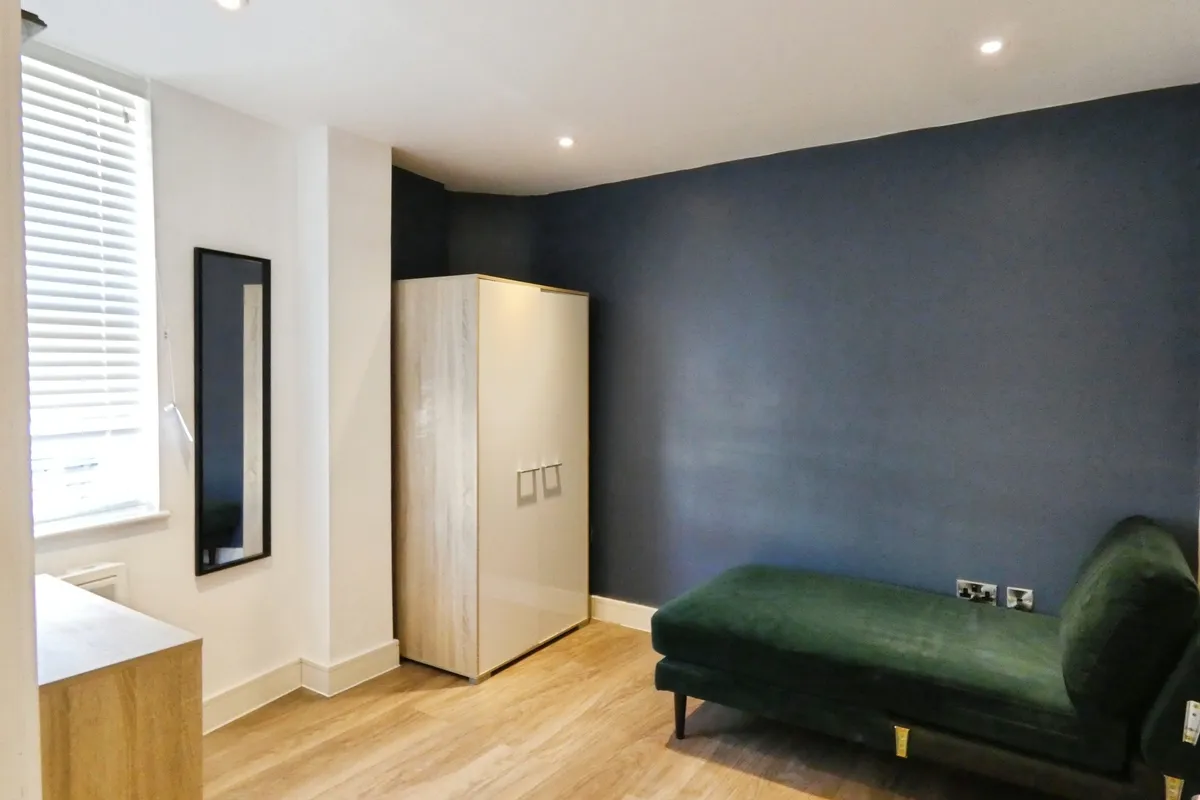 Flat Grosvenor Road in Greater London