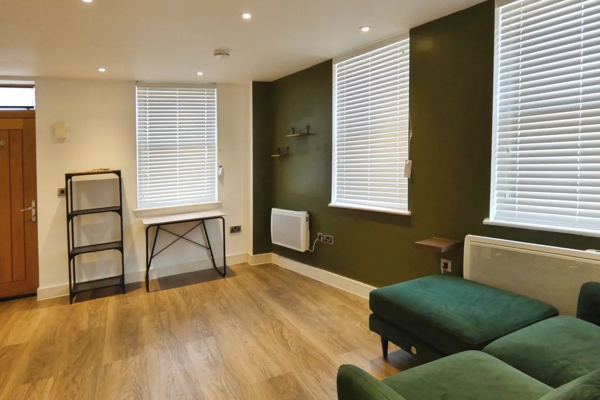 Flat Grosvenor Road in Greater London