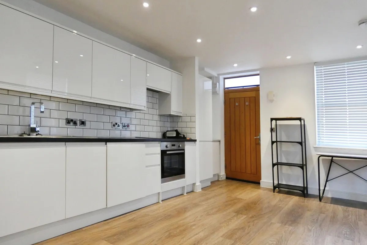 Flat Grosvenor Road in Greater London