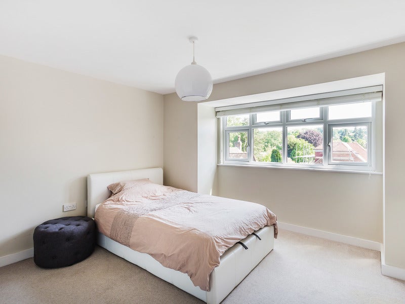 Flat Doran Drive in Reigate and Banstead