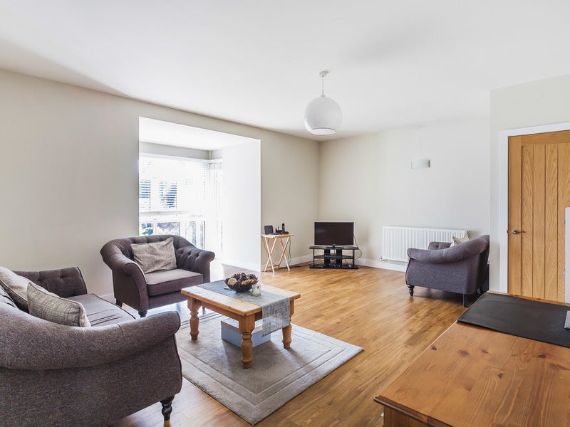 Flat Doran Drive in Reigate and Banstead