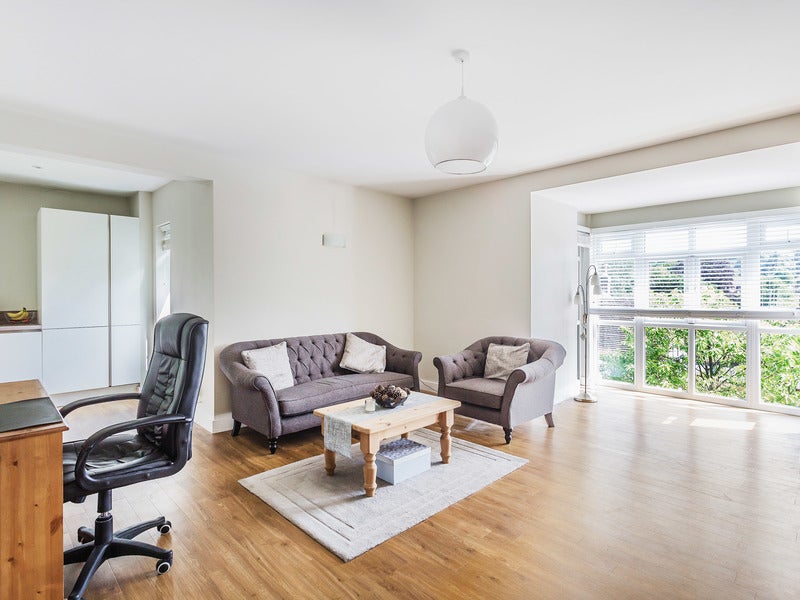 Flat Doran Drive in Reigate and Banstead