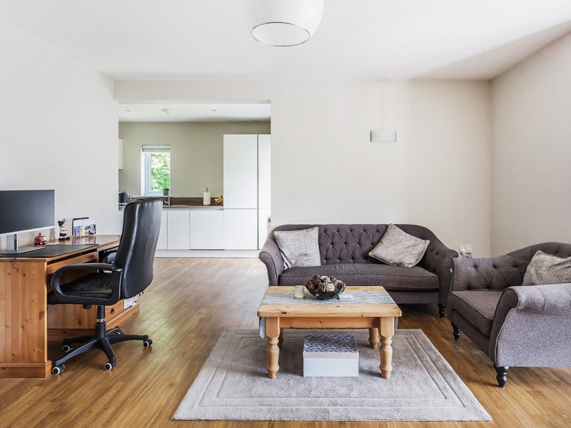 Flat Doran Drive in Reigate and Banstead