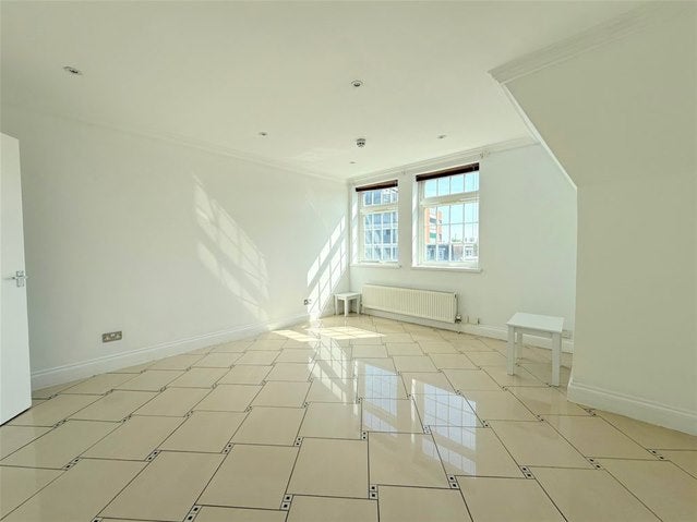 Flat Broadway in London