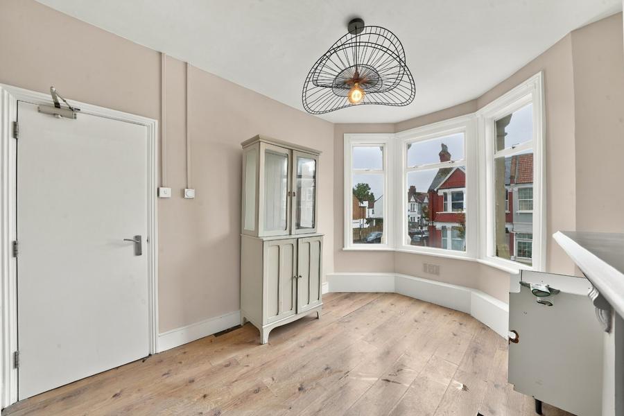Flat Ashford Road in Greater London
