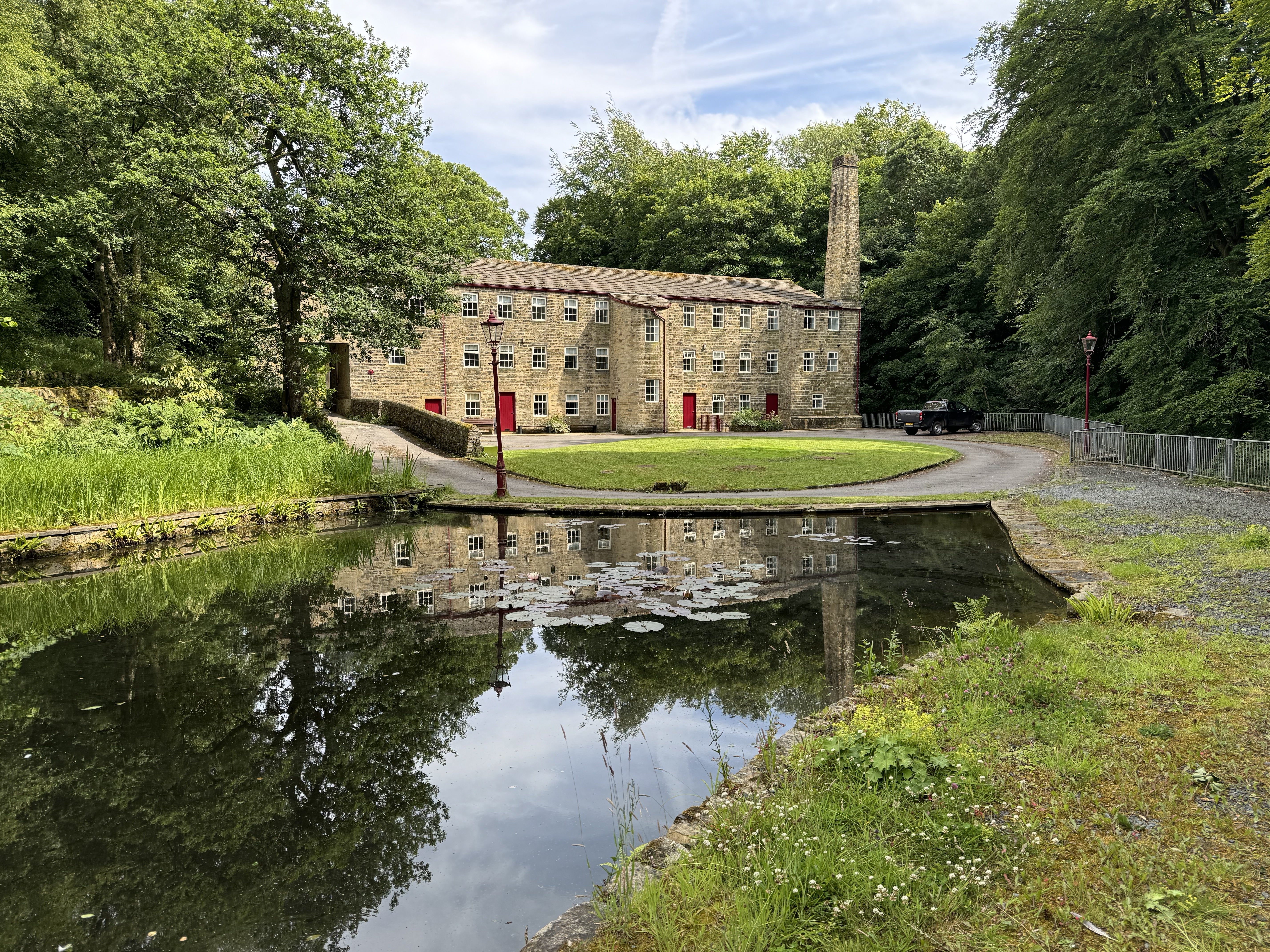 Flat Hallas Bridge in Bradford
