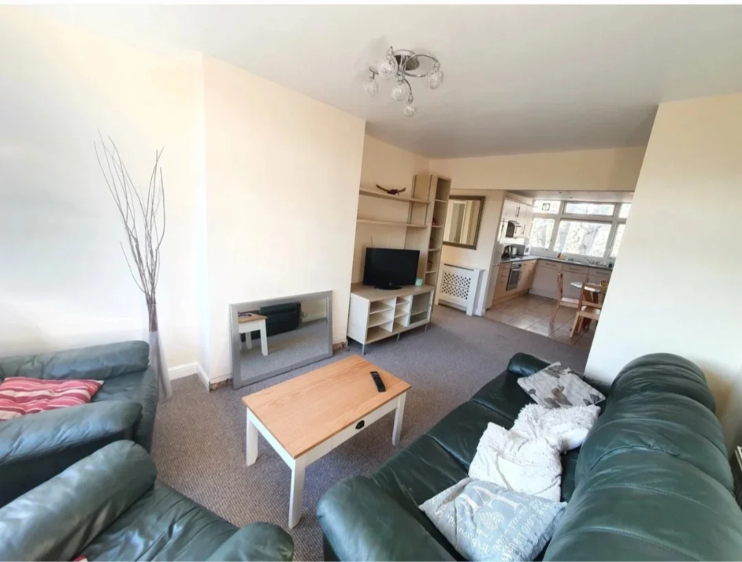 Flat Cautley Avenue in Greater London