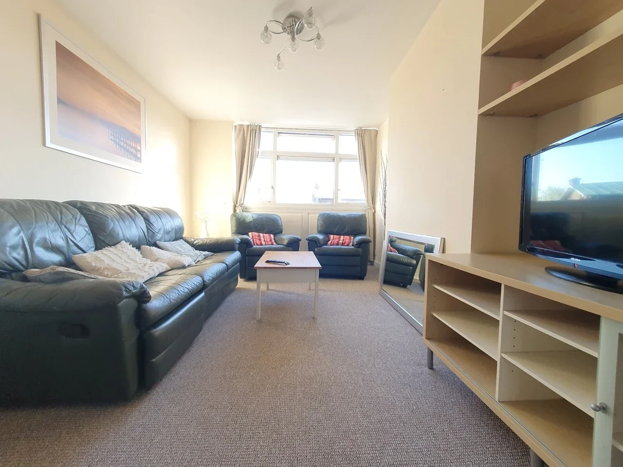 Flat Cautley Avenue in Greater London