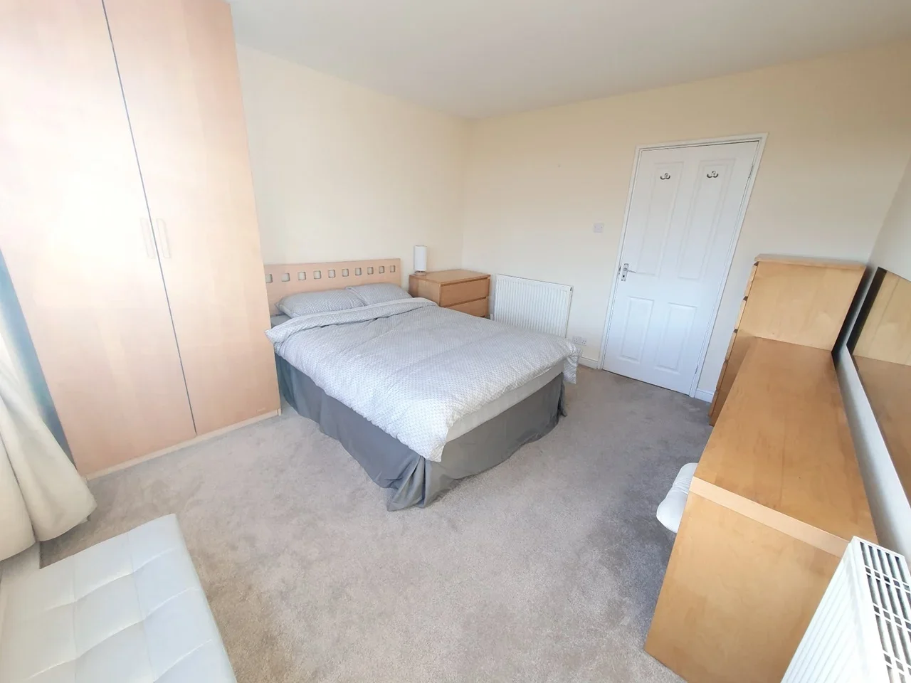 Flat Cautley Avenue in Greater London