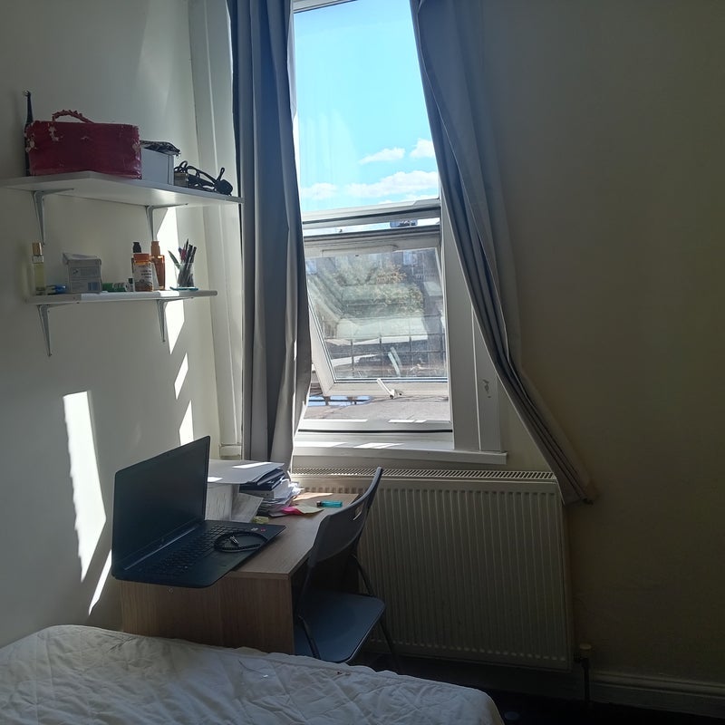 Room High Street in Greater London
