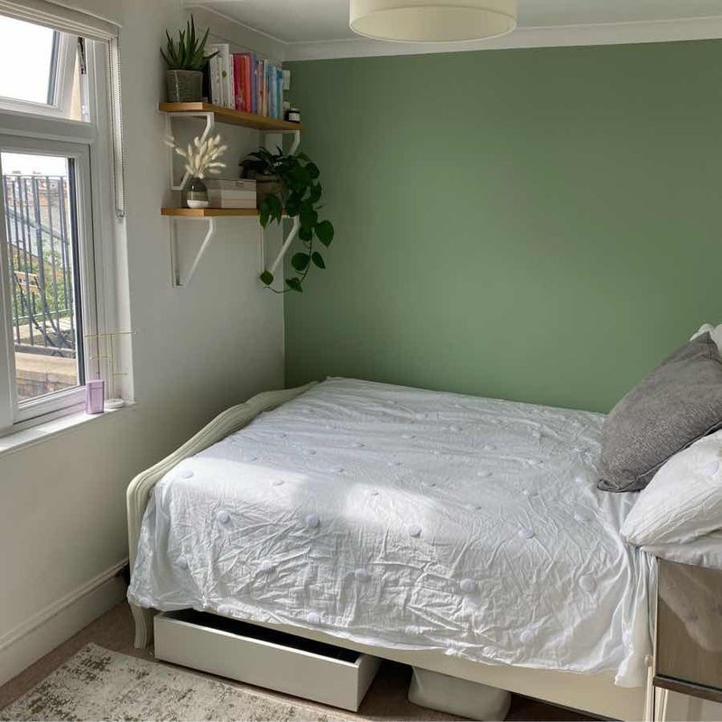 Room Dalyell Road in Greater London