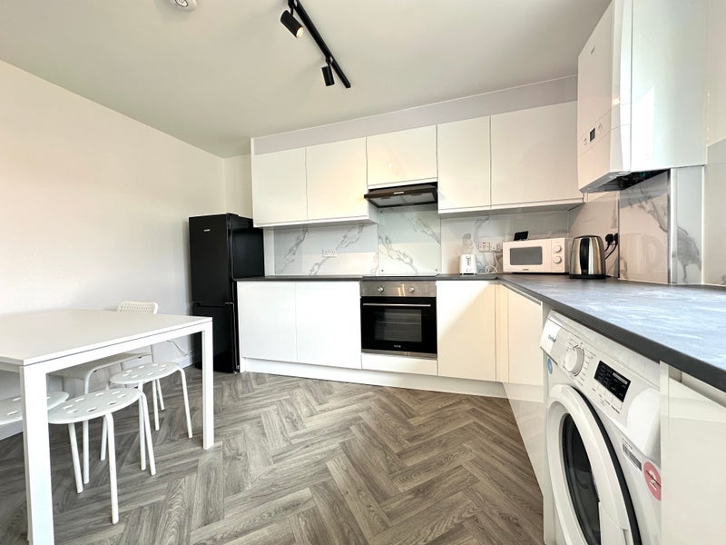 Flat Oxgangs Crescent in City of Edinburgh