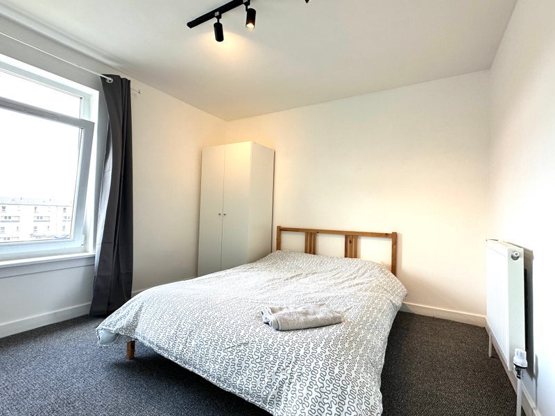 Flat Oxgangs Crescent in City of Edinburgh