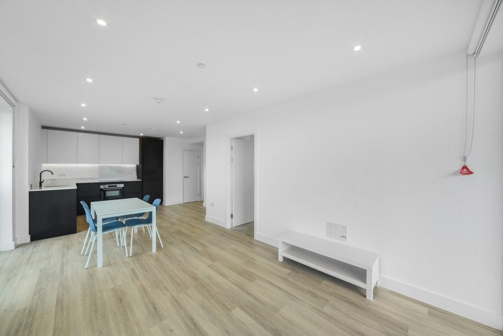 Flat Friary Road in Greater London