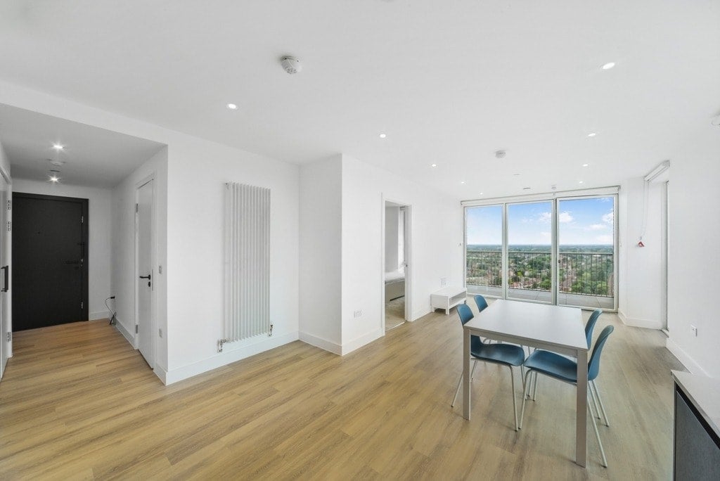 Flat Friary Road in Greater London