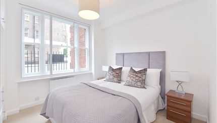 Flat Hill Street in City of Westminster