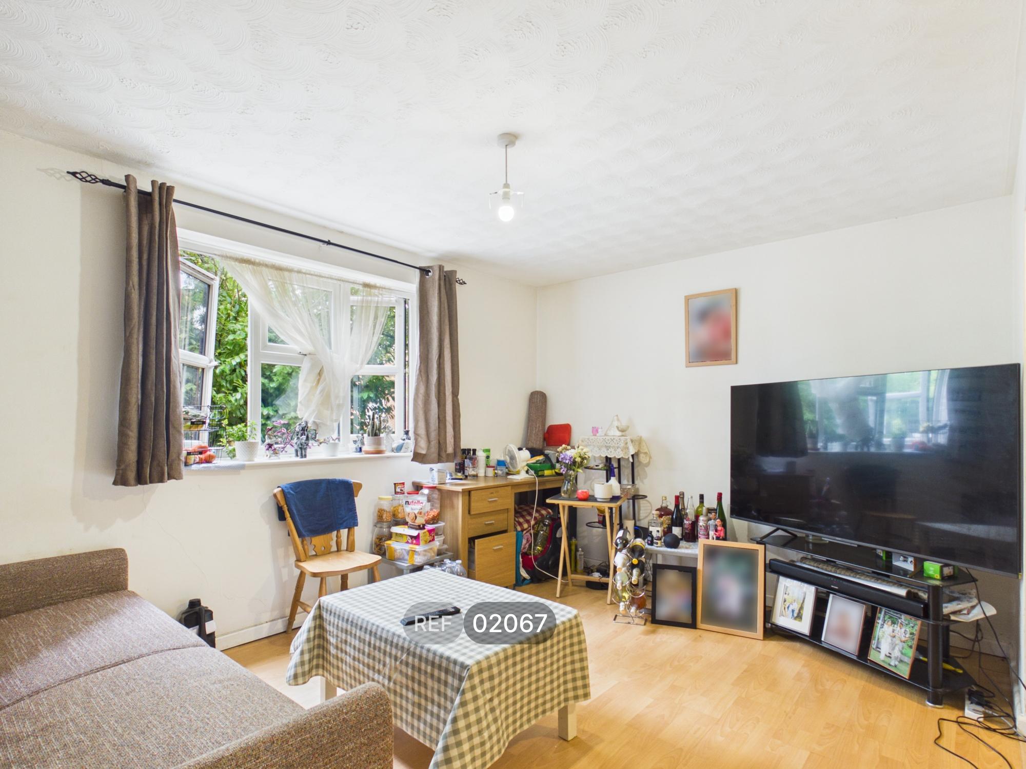 Flat Enville Way in Colchester