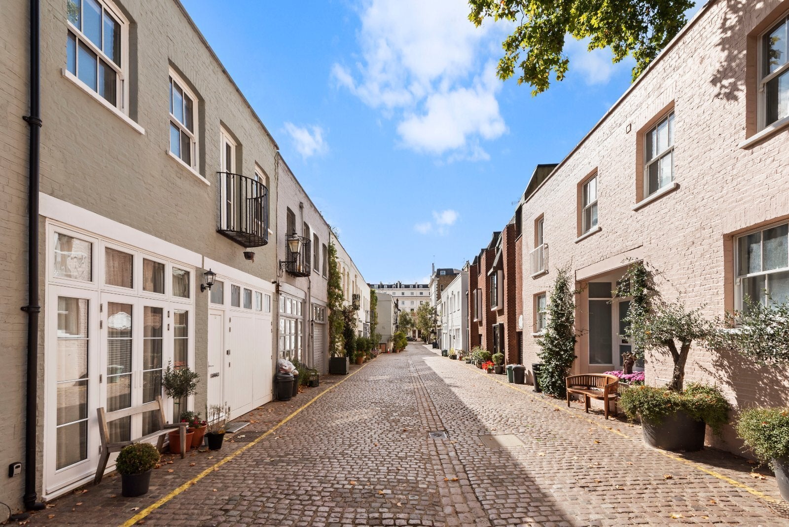 House Queen's Gate Mews in Greater London