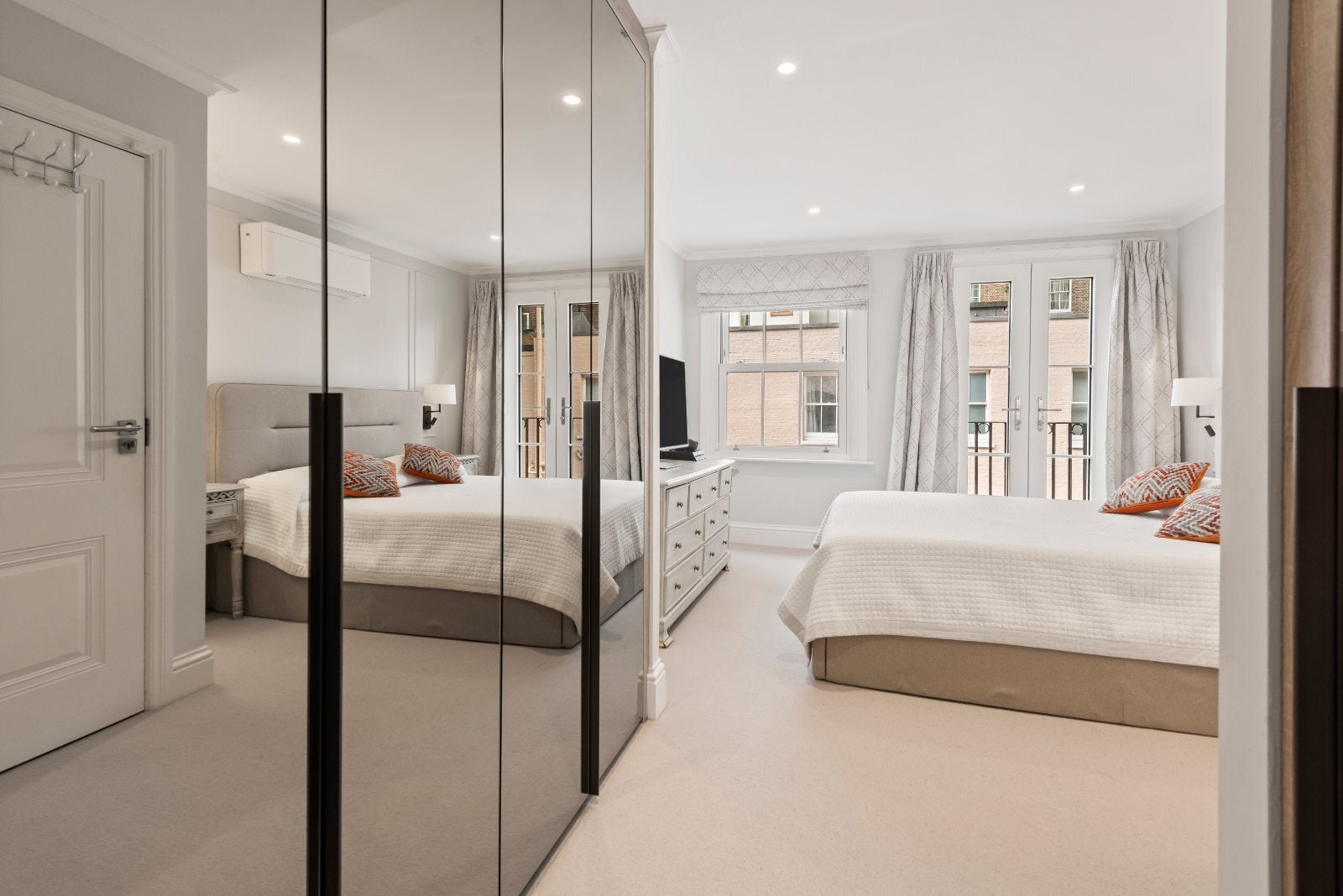 House Queen's Gate Mews in Greater London