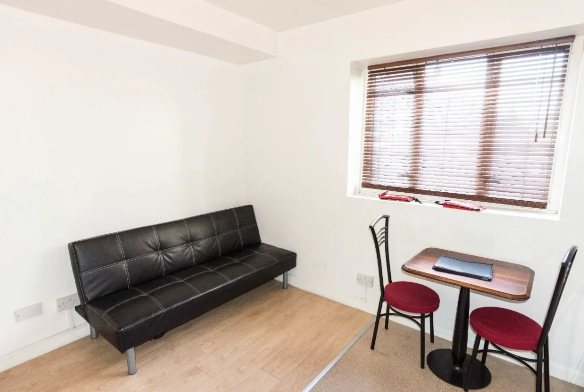 Flat Jackson Road in Greater London