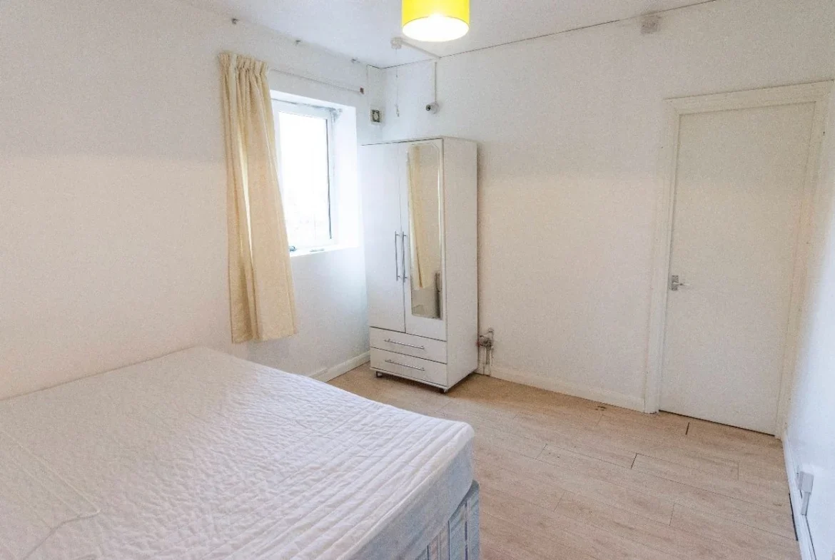 Flat Jackson Road in Greater London